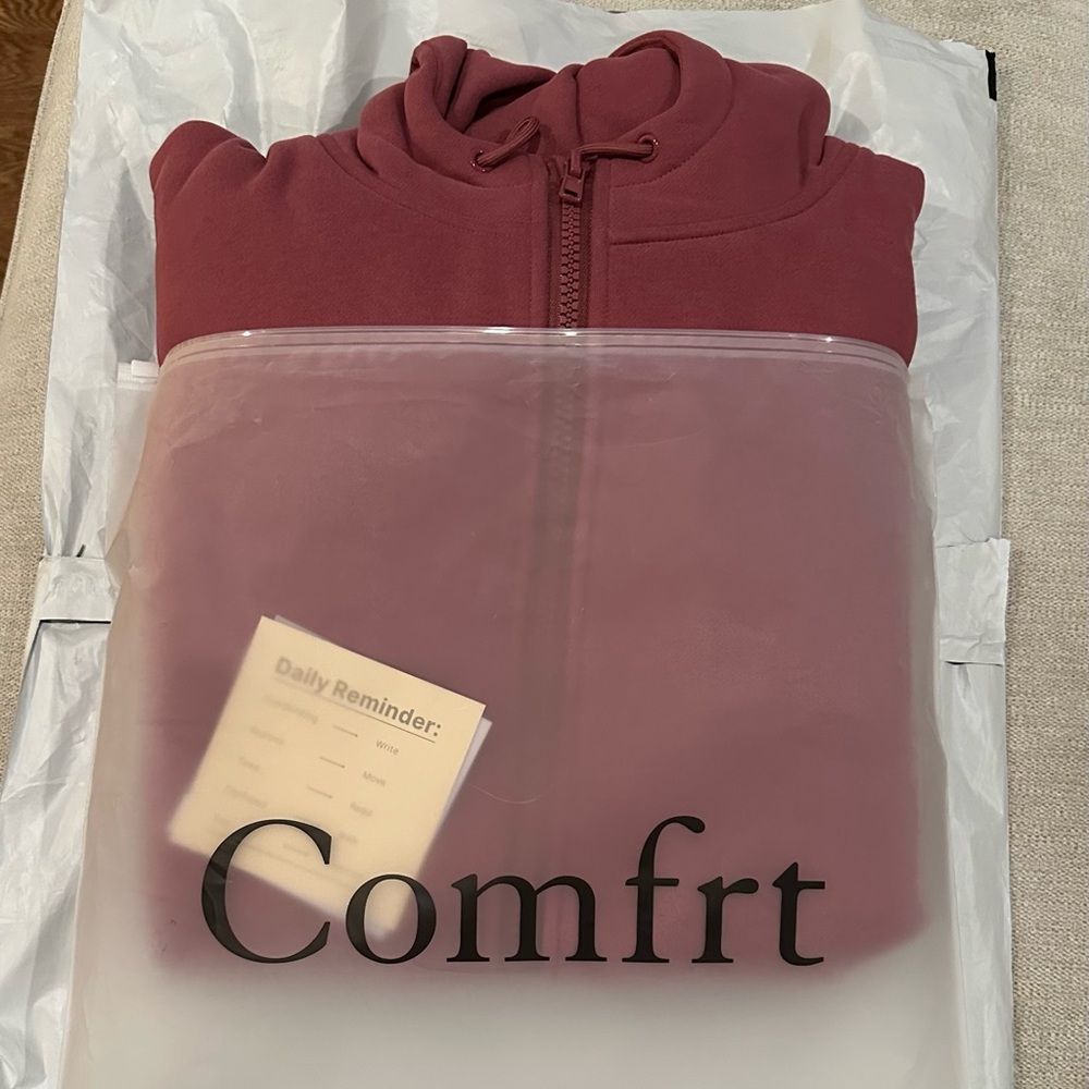 SOLD 🚫 NWT Comfrt Airplane Mode Zip Hoodie in Berry - size Medium